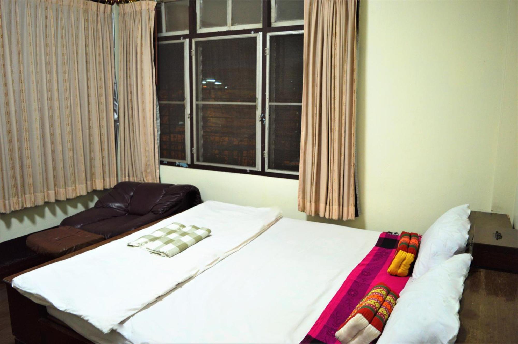 28 Rachabutr Hostel Убонратчатхани Номер фото
